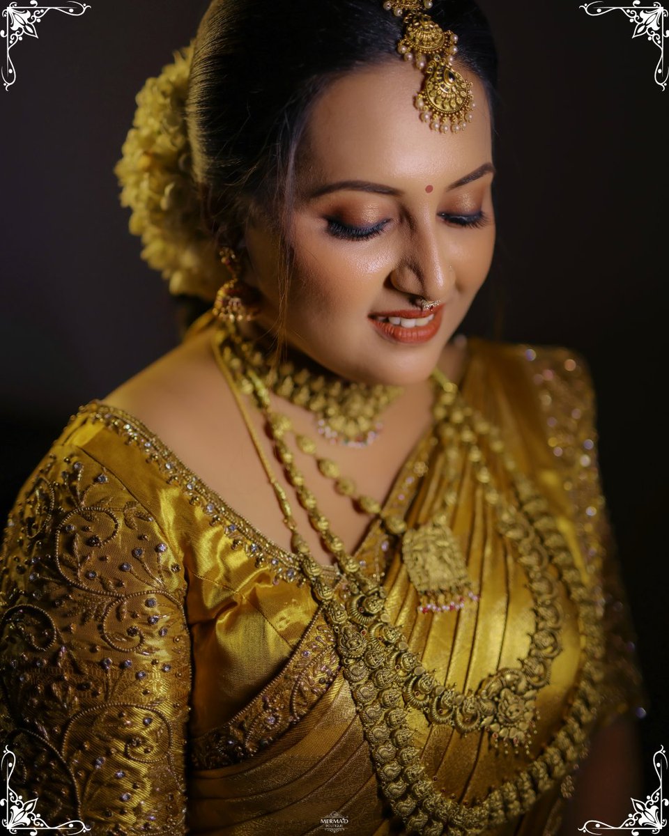Mermaid_BTQ's tweet photo. Crafted by hand, designed for a queen! 👑 This bridal look features delicate handwork on both the saree and blouse, making it a true masterpiece. 💖✨
Our Beautiful Bride : Likhitha https://t.co/o1ghhdU2ZK