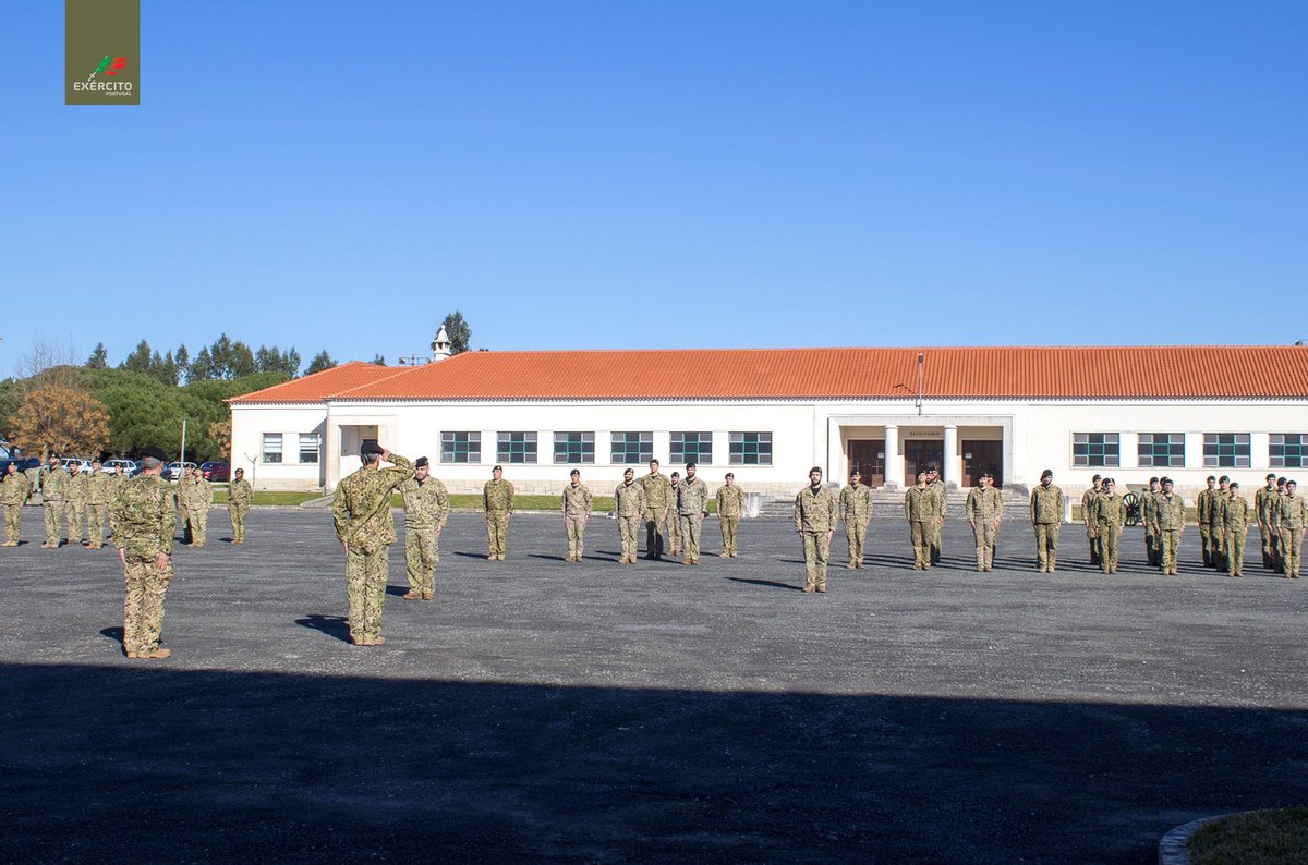 Exercito_pt's tweet photo. 📢Os "Fortes e Leais" preparam-se para mais um desafio, reafirmando o compromisso do Exército Português com a defesa coletiva e a segurança internacional, iniciando-se uma nova etapa para os militares que irão integrar a 1.ª Força Nacional Destacada na Eslováquia.
#RA4 @NATO https://t.co/XIkgVEFVZP