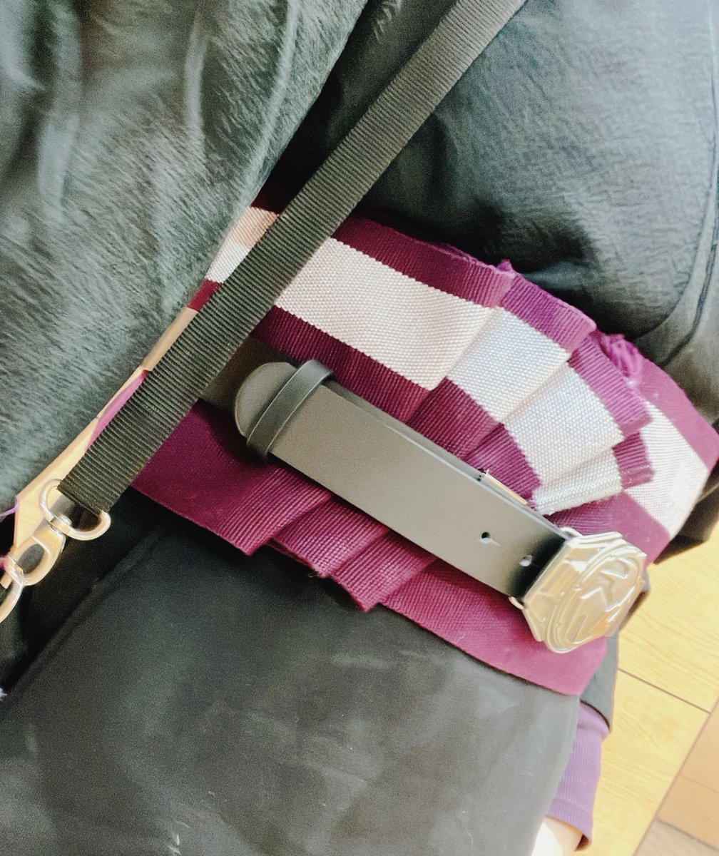 Hyla0312's tweet photo. 今日の響鬼さん概念お着物です……🔥🥁

三つ巴の紋付の着物とブックオフの中古の響鬼さんっぽい帯にGUのインナーとスカート、帯留にプレバンのベルト！
本当は爪もやりたかったけど時間切れでした…🥲
#響鬼二十周年 https://t.co/aeGfpD0Vor