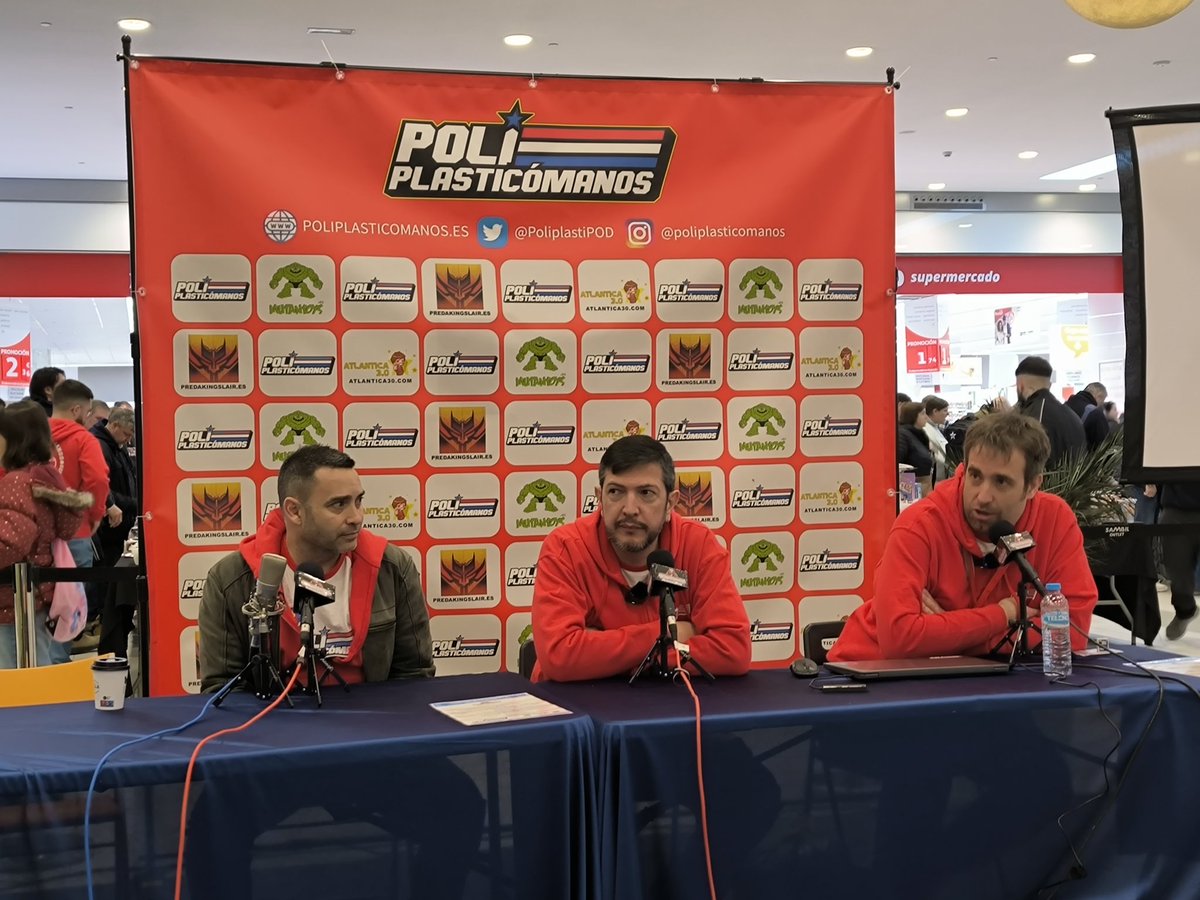 AngelCoomonte's tweet image. Ahí está el programa de @PoliplasticPod en la #Deslucron2025 dentro de #Figurama en el #Sambil. Hecha la intro, y ahora escuchando el podcast en directo.  :-)