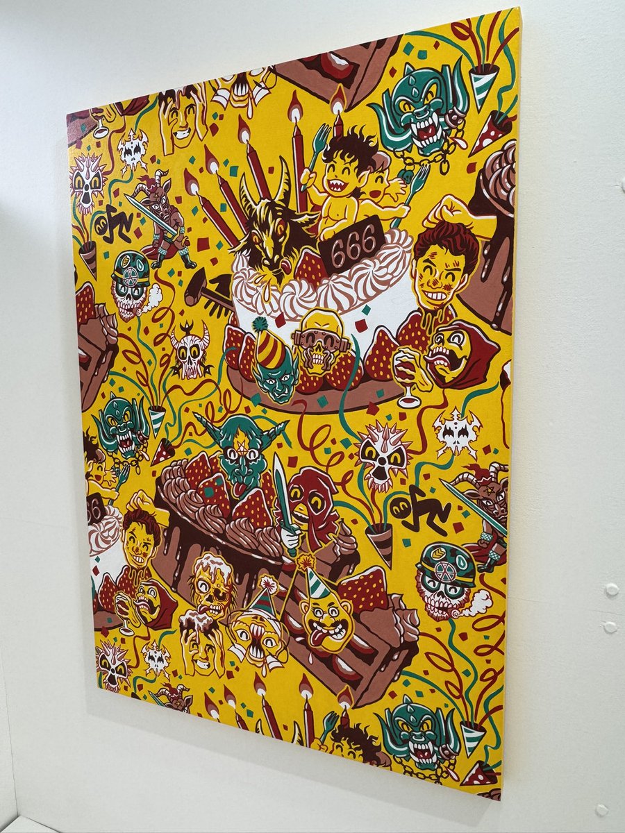 terroroferror's tweet image. #wishless 
オモチャを包む包装紙を思わせる作品で、メタルのジャケットにいる有名なキャラクターたちがアニメチックに描かれている楽しさと本来のグロさがソフトになっててなんかハッピーな気分になりました。あいつも！こいつもいる！みんな笑ってる！最高！みたいな。
至福の展示でした！