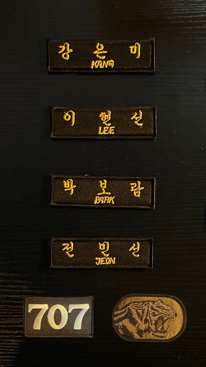 예쁘게 꾸며주신 카페
감사한 마음으로 즐기고 갑니다 ☆⋆｡𖦹
들어가자마자 너무 좋아서 사진을 제대로 못 찍어온 게
아수워요 🥹

(이름표 사진 패치만 따로 누끼따서 합성했습니다! 모든 디피 눈으로만 가득 담고 왔어욤)

#깡똔람썬과_한발짝더
#넷이_같이_있는게_좋거든