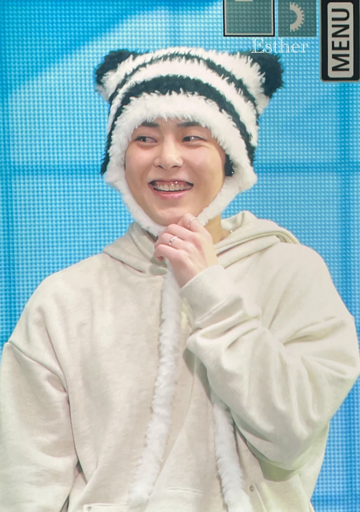 GjQqSH7bUAALdfK.jpg:orig