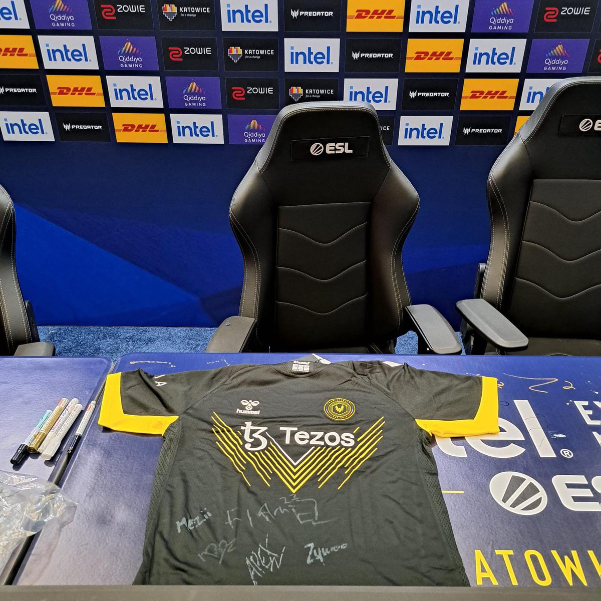 Parlons Esport (@parlonsesport) on Twitter photo 🎁 GIVEAWAY #IEM
Gagne un maillot signé par l’équipe Team Vitality CS ! 🐝
Pour participer :
✅ RT + Like le post
✅ Follow <a href="/ParlonsEsport/">Parlons Esport</a> & <a href="/TeamVitality/">Team Vitality 🐝</a>
✅ Tag un ami en commentaire
TAS le 15/02 GLHF 🍀 🎁 GIVEAWAY #IEM
Gagne un maillot signé par l’équipe Team Vitality CS ! 🐝
Pour participer :
✅ RT + Like le post
✅ Follow <a href="/ParlonsEsport/">Parlons Esport</a> & <a href="/TeamVitality/">Team Vitality 🐝</a>
✅ Tag un ami en commentaire
TAS le 15/02 GLHF 🍀