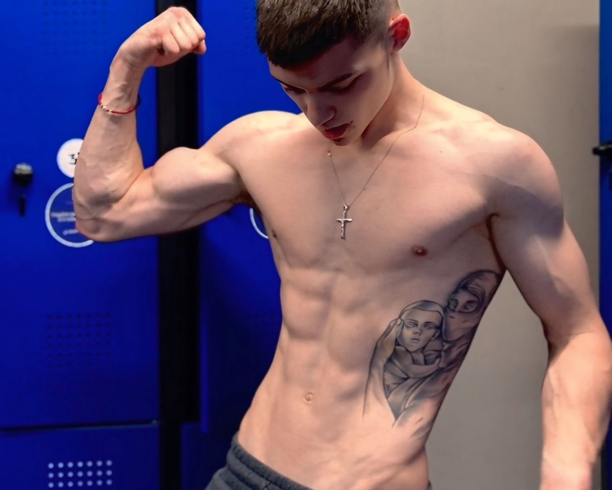 👤 𝙋𝙎𝙀𝙐𝘿𝙊 : <a href="/yozzev47298/">Yozzev MASTER Alpha 5k 🤩</a> 
🔞 𝘼𝙂𝙀 : 18 ans
🇧🇬 𝙑𝙄𝙇𝙇𝙀 : Sofia (BG)
💥 𝙋𝘼𝙍𝙏𝙄𝘾𝙐𝙇𝘼𝙍𝙄𝙏𝙀 : Son corps luisant et ses pecs/abdos/biceps bien taillés vont vous faire vriller, tout autant que son beau calibre ! 
⏩️ 𝙇𝙀 + : Ce jeune master déjà si puissant et