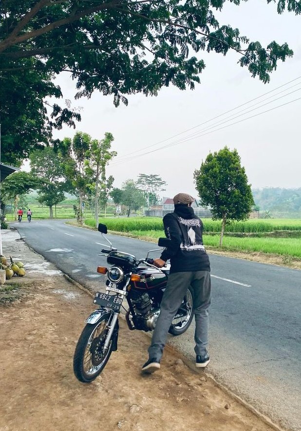 boy horror tweet media