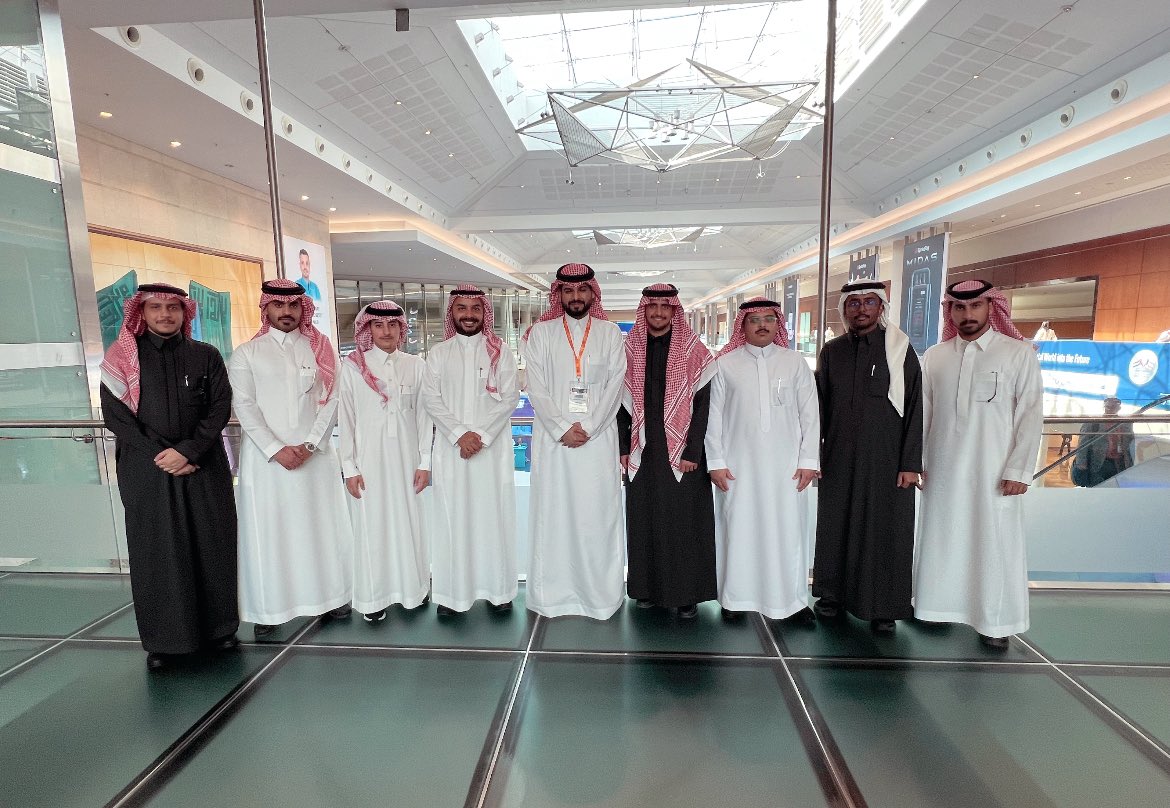 سعدت بالمشاركة في المسابقة الطلابية ضمن معرض إيديك لطب الأسنان، حيث كانت تجربة مثرية
أود أن أتقدم بخالص الشكر لدكاترتي الأفاضل على دعمهم وتوجيههم المستمر د.عبدالله القحطاني،د.أحمد الجوهر وزملائي
هذه التجربة لم تكن مجرد مشاركة بل محطة إلهام للمضي قدمًا في مجال طب الأسنان بشغف أكبر