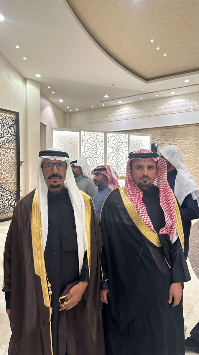 ALMOGTHOWI's tweet photo. احتفل الشيخ زايد بن متلع المغذوي العوفي بزفاف نجله فهد، وذلك بحضور كوكبة من المشايخ ورجال الأعمال وجمع من الأهل والأصدقاء، في ليلة امتزجت بالفرح والسرور. نسأل الله أن يبارك لهما ويجمع بينهما في خير. https://t.co/szCL2K523E