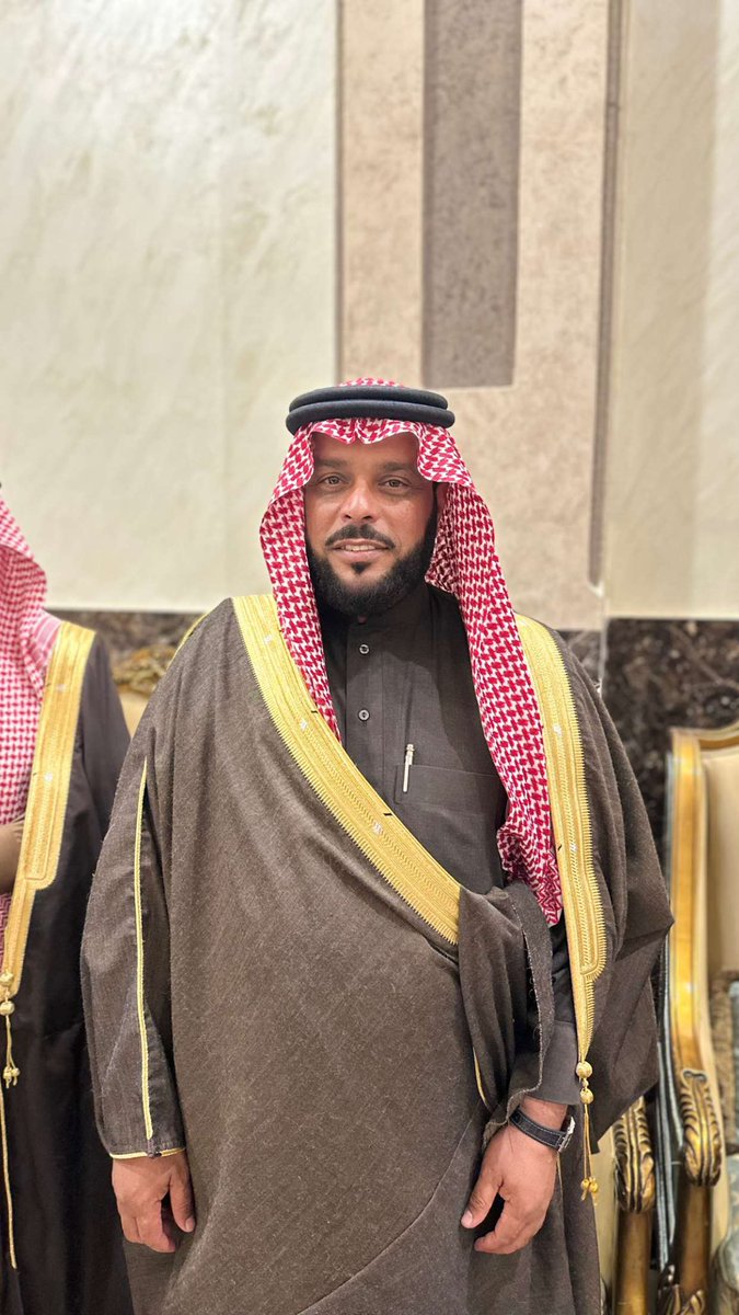 ALMOGTHOWI's tweet photo. احتفل الشيخ زايد بن متلع المغذوي العوفي بزفاف نجله فهد، وذلك بحضور كوكبة من المشايخ ورجال الأعمال وجمع من الأهل والأصدقاء، في ليلة امتزجت بالفرح والسرور. نسأل الله أن يبارك لهما ويجمع بينهما في خير. https://t.co/spn5DxVbXY