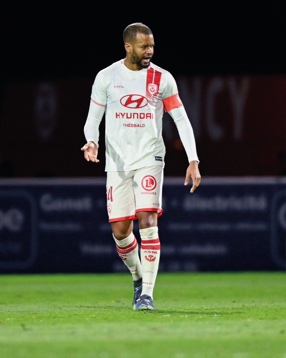 asnlofficiel's tweet photo. 🔚 #FCVBASNL 📸
On tombe, on se relève, et on avance tous ensemble ! 👊🔴⚪️
#ASNL I #Ambition I #Engagement https://t.co/XvL3Jw0LHJ