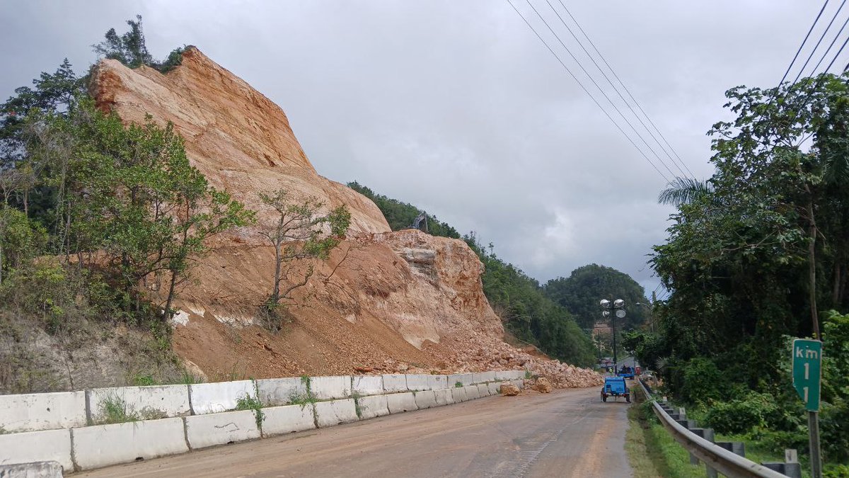 DTOP (@dtop) on Twitter photo El Secretario de DTOP supervisó las labores de estabilización del talud que amenazaba con derrumbarse, en la PR-129 de Arecibo a Lares. Equipos de ACT han estado trabajando en la remoción de material con el fin de abrir al tráfico lo antes posible
<a href="/lafortalezadepr/">La Fortaleza</a>
<a href="/actprgov/">Autoridad de Carreteras y Transportación (ACT)</a> El Secretario de DTOP supervisó las labores de estabilización del talud que amenazaba con derrumbarse, en la PR-129 de Arecibo a Lares. Equipos de ACT han estado trabajando en la remoción de material con el fin de abrir al tráfico lo antes posible
<a href="/lafortalezadepr/">La Fortaleza</a>
<a href="/actprgov/">Autoridad de Carreteras y Transportación (ACT)</a>