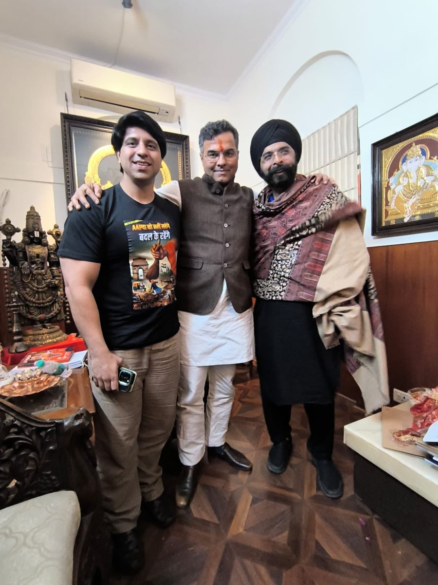 Teen Bhai , Kejriwal Bye Bye 
<a href="/p_sahibsingh/">Parvesh Sahib Singh</a> <a href="/TajinderBagga/">Tajinder Bagga</a>