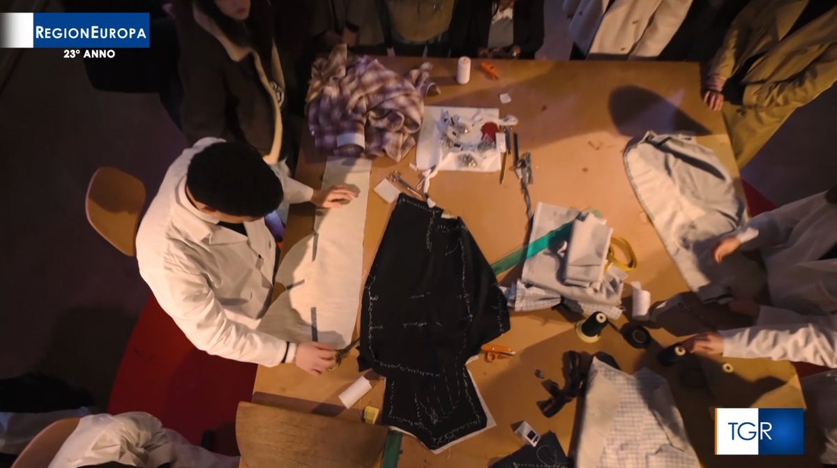 #MadeInItaly #Moda Domani #9febbraio 11.25 <a href="/RaiTre/">Rai3</a> <a href="/RaiPlay/">RaiPlay</a> Nel reportage di <a href="/DanielaCuzzolin/">Daniela cuzzolin ob.</a> l'alta sartoria italiana a #Parigi e le Maison del lusso a #Milano 
Anticipazioni sul sommario della puntata sono nel sito di <a href="/Raiofficialnews/">Rai</a> qui: tinyurl.com/2s49mzcn