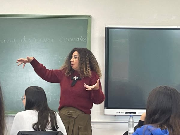 ulaboral's tweet photo. Ayer disfrutamos muchísimo con Sole Felloza @solefelloza, contadora de historias y narradora oral que cautivó a los alumnos de #2ESOA
GRACIAS @mataderolab #LaSendaDelCuento 💚💚
#soydelauni 💚💚 https://t.co/3p7Le6BMg4