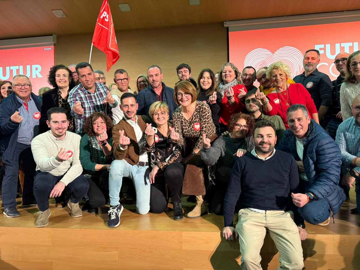 egea_ivan95's tweet image. ❤️ Per un partit de ponts i no de murs, d&apos;agrupacions i no de despatxos. 

Continuem endavant amb més passió i dedicació que mai!🚀

🌹 Per un futur compartit / #laforçadelamilitància 

✅ Jo amb @CarlosFBielsa

#JoAmbBielsa #FuturComPartit