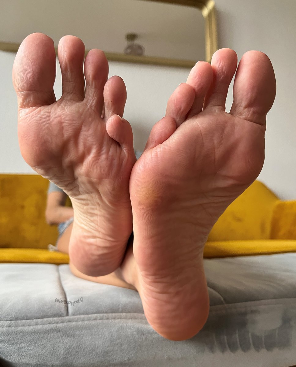 cutestickyfeet's tweet photo. do the softest soles you'll see today deserve a retweet? 😏 https://t.co/LYeQXXJERl