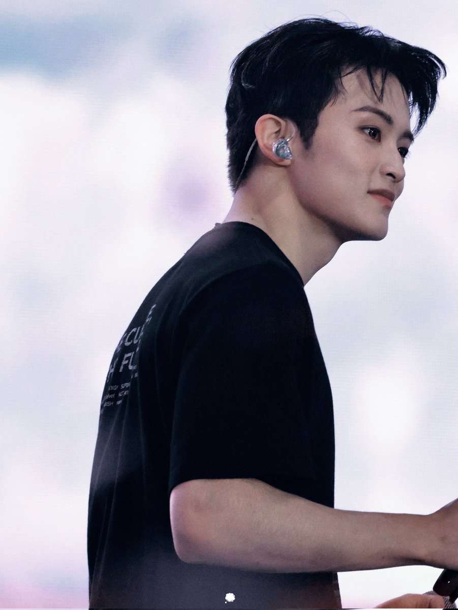 markmoIo's tweet photo. thinking about this mark https://t.co/fMB84YU11s