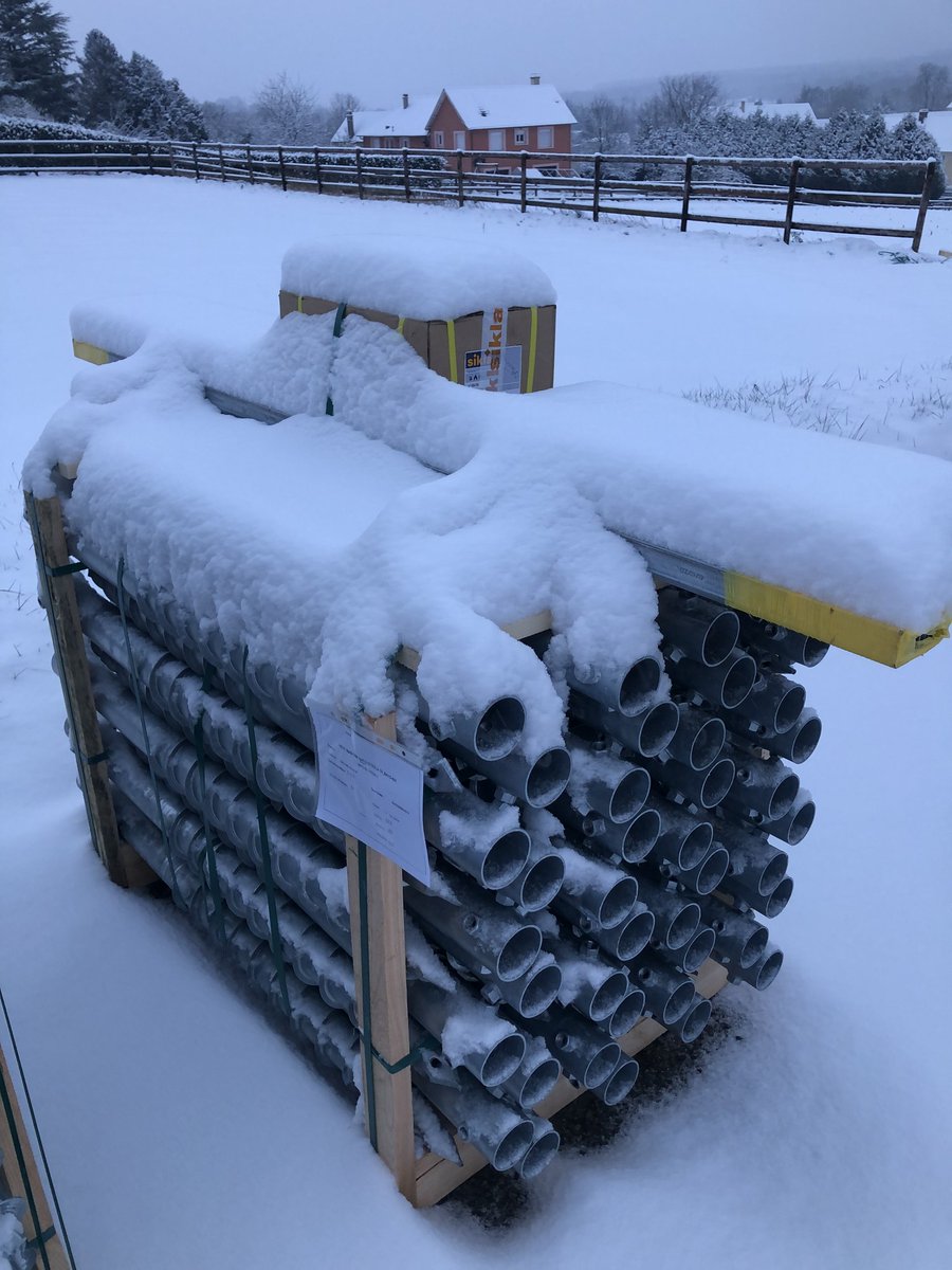 Bayos_Schraube's tweet image. Warum Schraubfundamente wählen?
✅ Installation das ganze Jahr über: Schraubfundamente können bei jedem Wetter und zu jeder Jahreszeit installiert werden.
#Bayos #Energiewende #Nachhaltigkeit #Photovoltaik #solarpv #solar #Solarenergie #unterkonstruktion #schraubfundamente