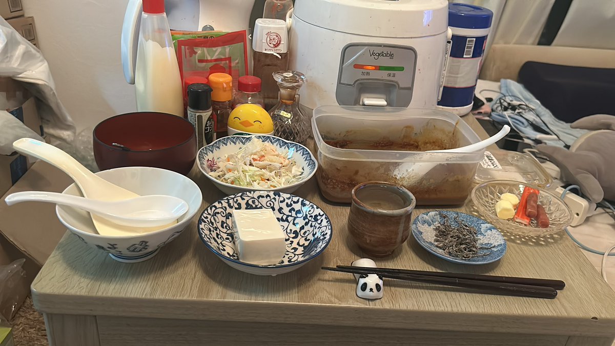 晩ご飯
今夜も、カレーライス、なめこ汁、サラダ、冷奴、塩昆布、黒酢ニンニク、カニボコとジャッキーカルパスとキャンディチーズの盛り合わせをおかずにしました。
居酒屋ヤン🏮、本日も開店でございます。
