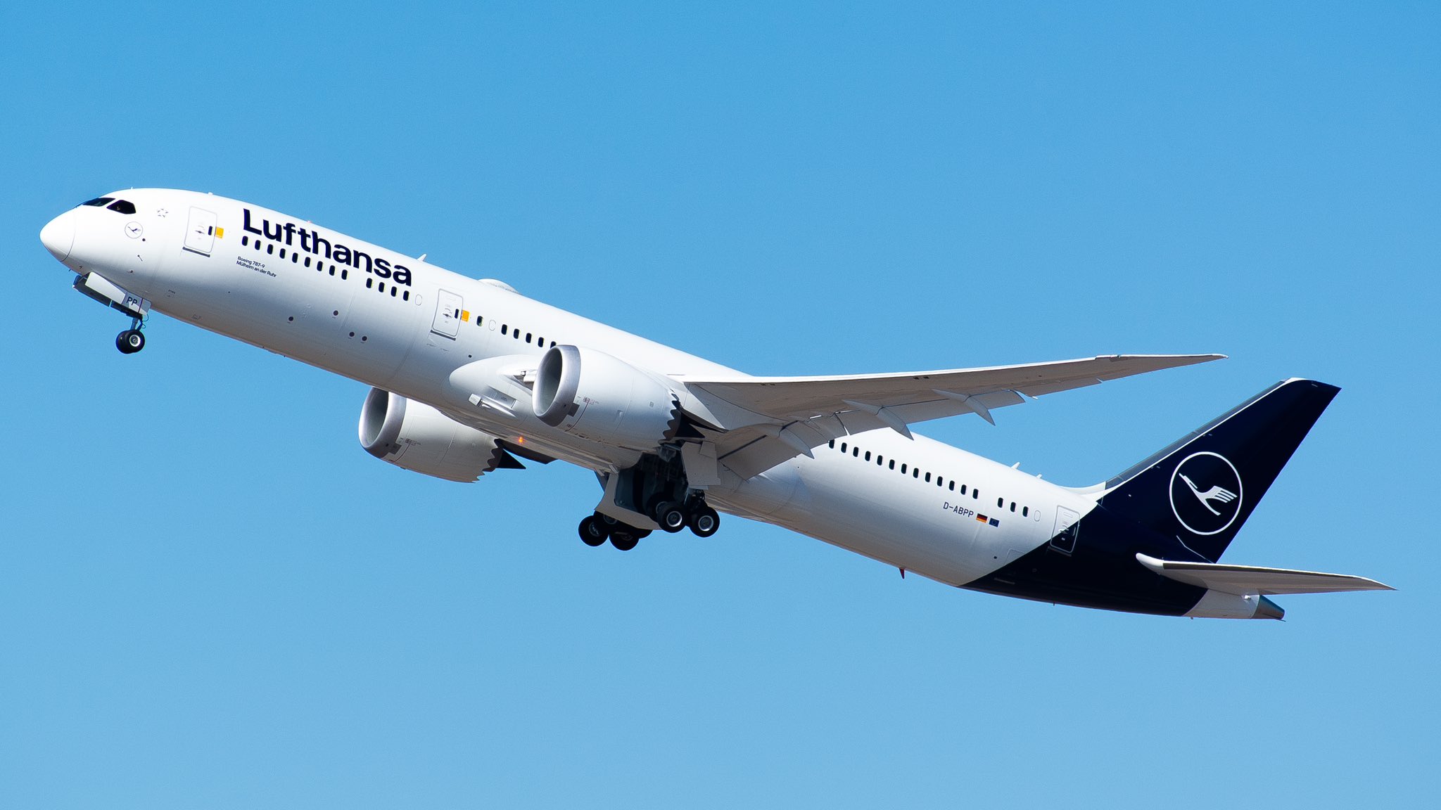 Photo by BoeingSCSpotter