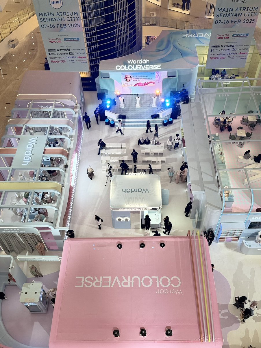 Haii, siapa yang hari ini udah main ke Wardah Colourverse di Senayan City🙋🏻‍♀️

Buat yang belum sempet, kepo gak sih sama experiance zona disana?👀

#WardahColourverse #WardahColourverse2025 #WardahColourverseID