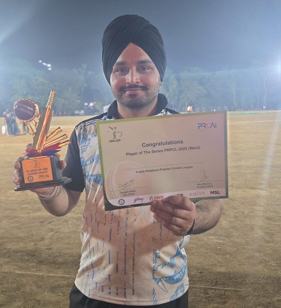 avianWE's tweet image. 🏆 Champions! @AvianWE clinches the Public Relations Premier Cricket League (#PRPCL) Cup in a thrilling final! A stellar all-round show, with Aniket Saran smashing his way to Man of the Series honors! 🏏🔥 #PRPCLFinal #Champions #MumbaiLeg 
@PRCAIndia @chase_india