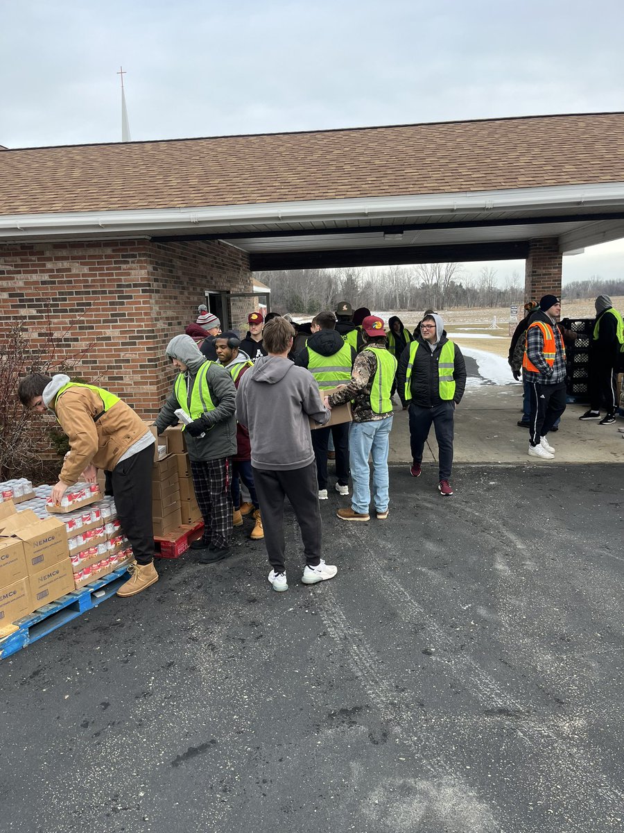 Scots volunteering at a local food drive. #KILTSTYLE