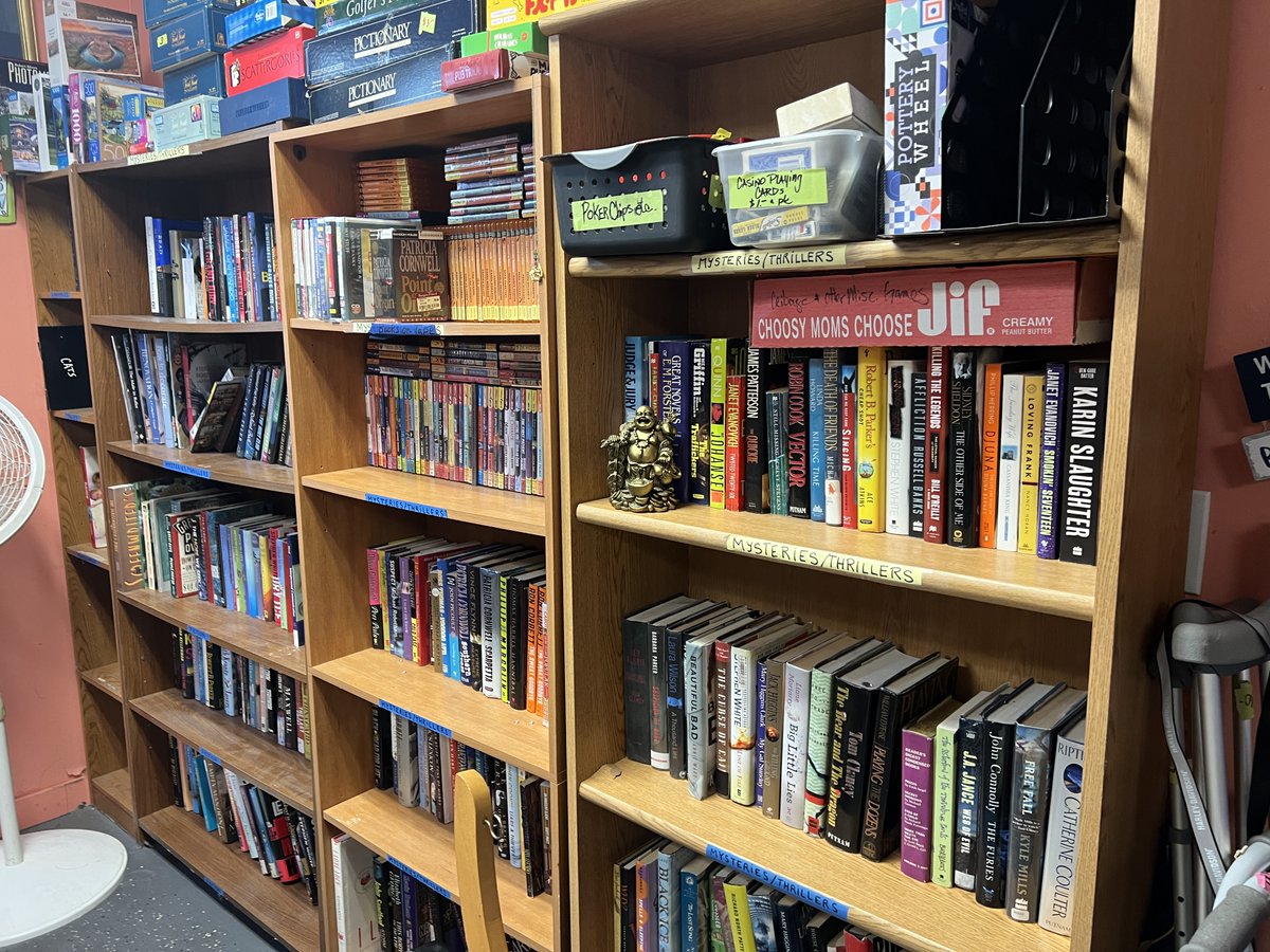 petproject4pets's tweet image. 🐶🐱 The Pet Project sees love in February! Show your love at Hidden Treasures with sales all month! Proceeds benefit thepetprojectfl.org. Check our renovation while you shop! 🐶🐱 #ThriftForACause #HiddenTreasuresThrift #ShopForPets