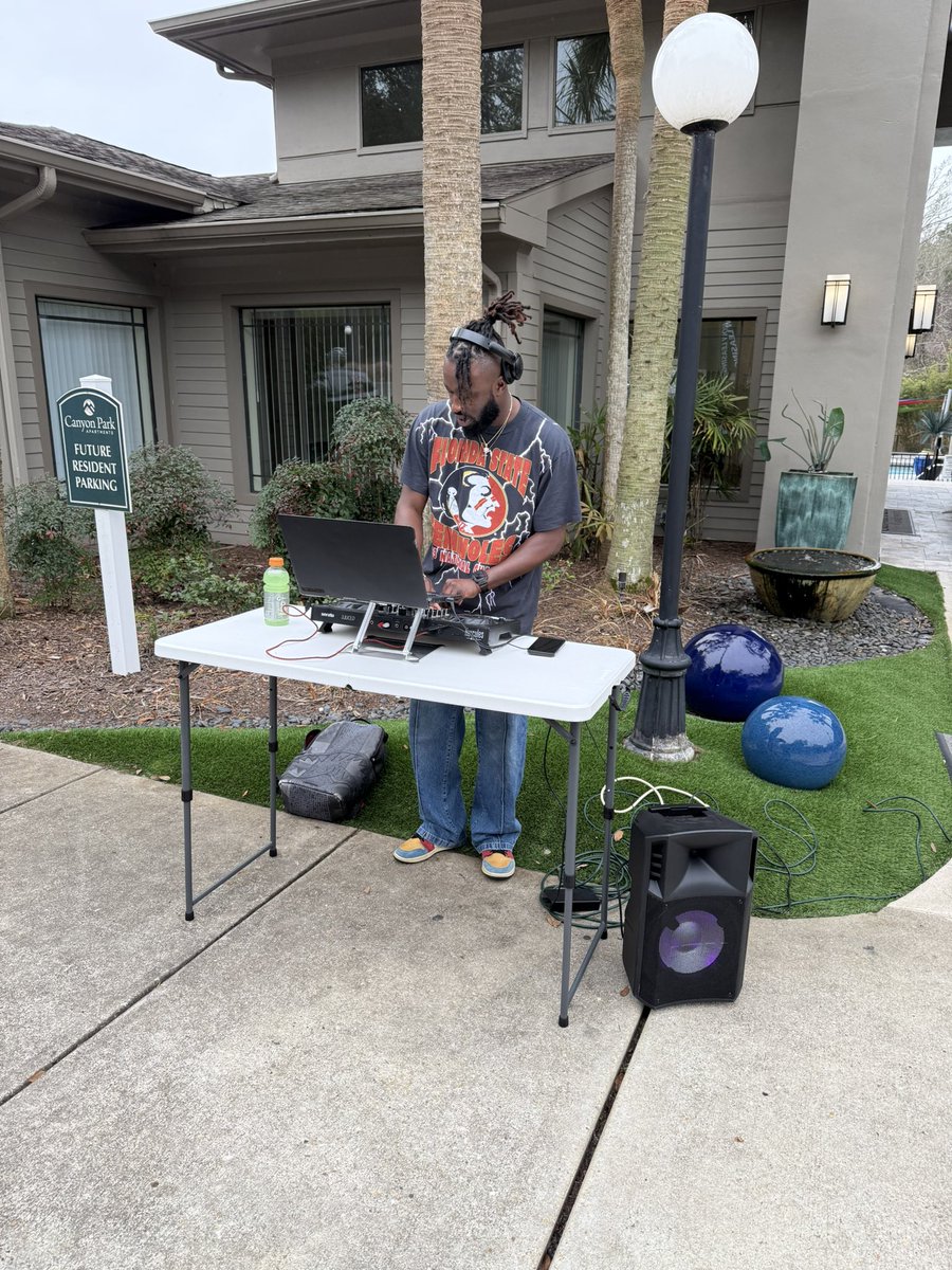 Darrell Bates tweet media