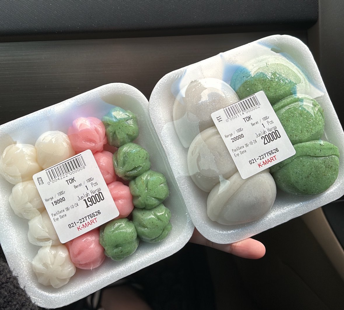 jajankewarung's tweet photo. @FOODFESS2 pernah beli di kmart, jujur buat aku ini kemanisan bgt karna isinya kaya pake air gula + masi ada gula pasirnya🥹 yg kanan tp lumayan enakk chewy gitu isinya kacang merah ga terlalu manis. cukup nyoba skali aja klo aku hihii🫶🏼 https://t.co/HP5OlxOf7p