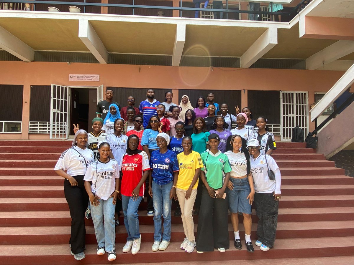 UnibadanNursing's tweet image. Pictures from jersey day are up.🤩⚽⛹️
Repping their favourite teams.🥰🤭

#fybday4 #jerseyday #fortis #nunsaui #unibadan
#universityofibadan #nursingstudent #nurse #studentnurse
