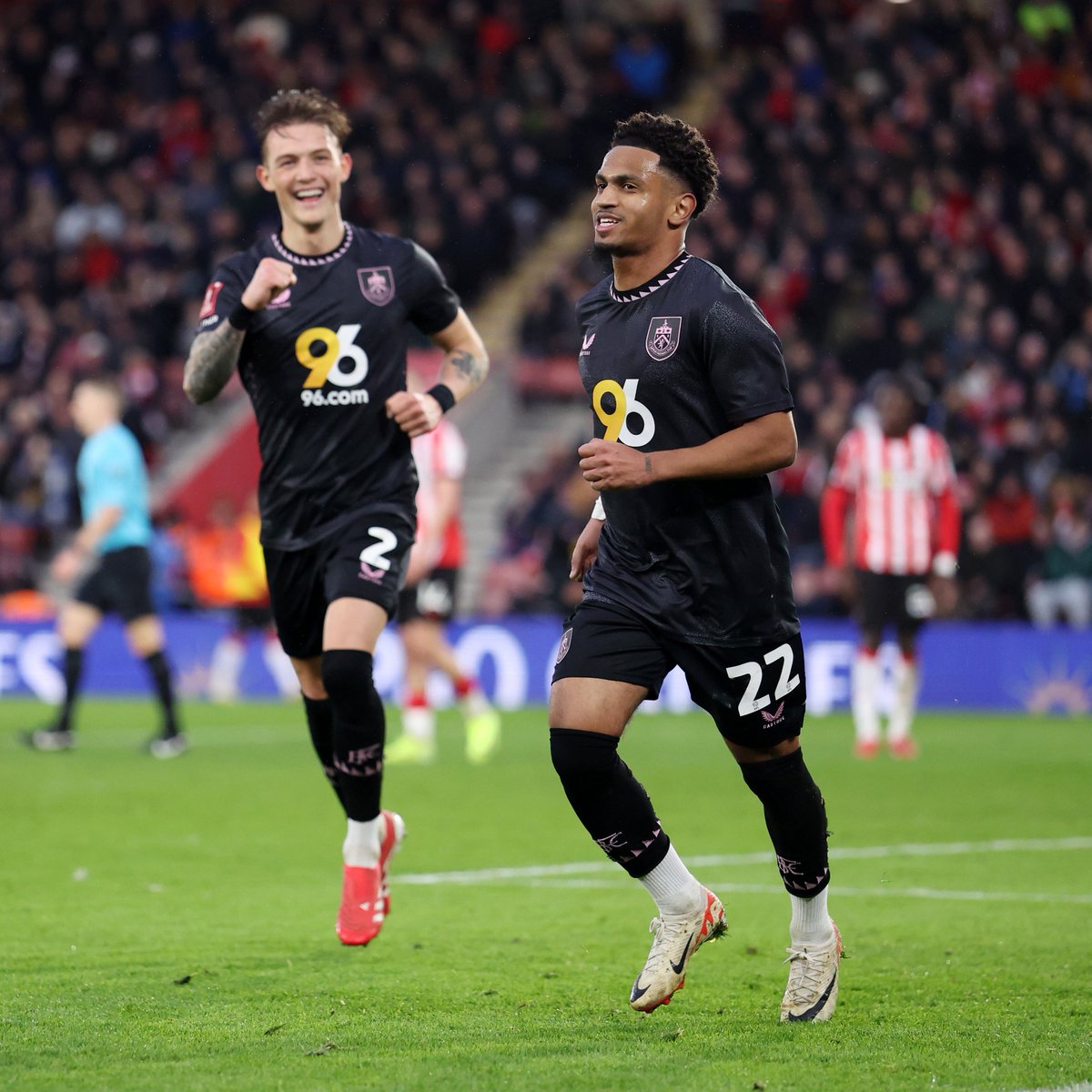 Instant impact ⚡️

Marcus Edwards scores on his <a href="/BurnleyOfficial/">Burnley FC</a> debut!

#EmiratesFACup