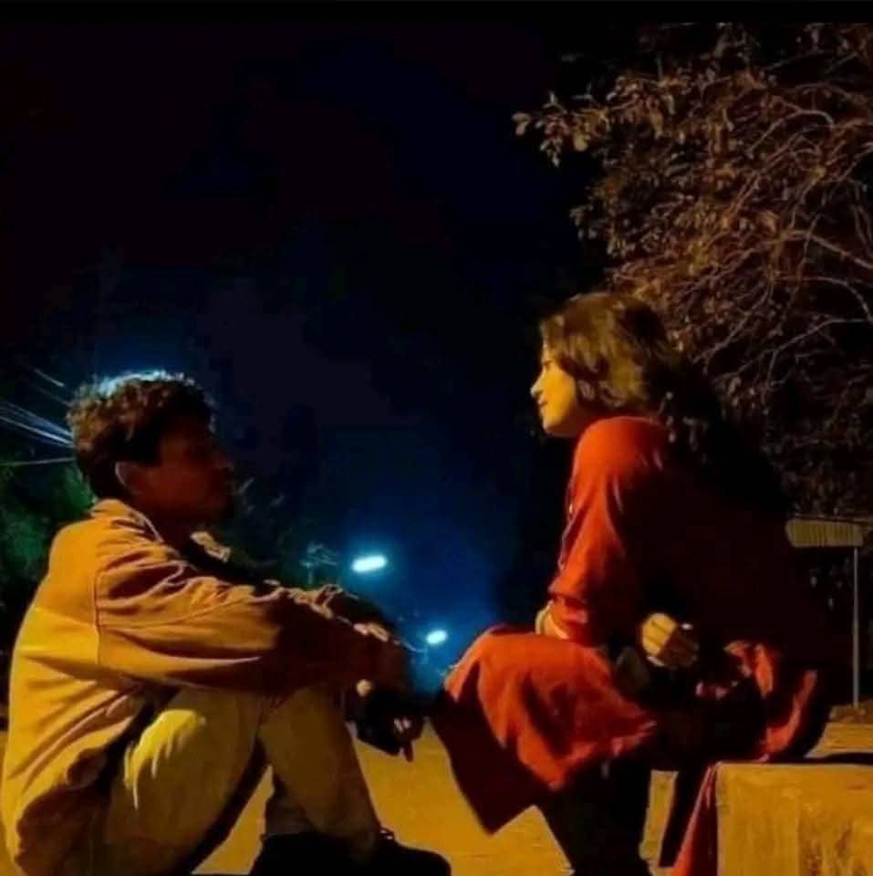 फिर स्त्रियाँ नहीं देखती पुरषों की परिस्थतियों को,
जब वो पुरुषों के आँखों मे अपने लिए प्रेम देख लेती है..❤️🌻