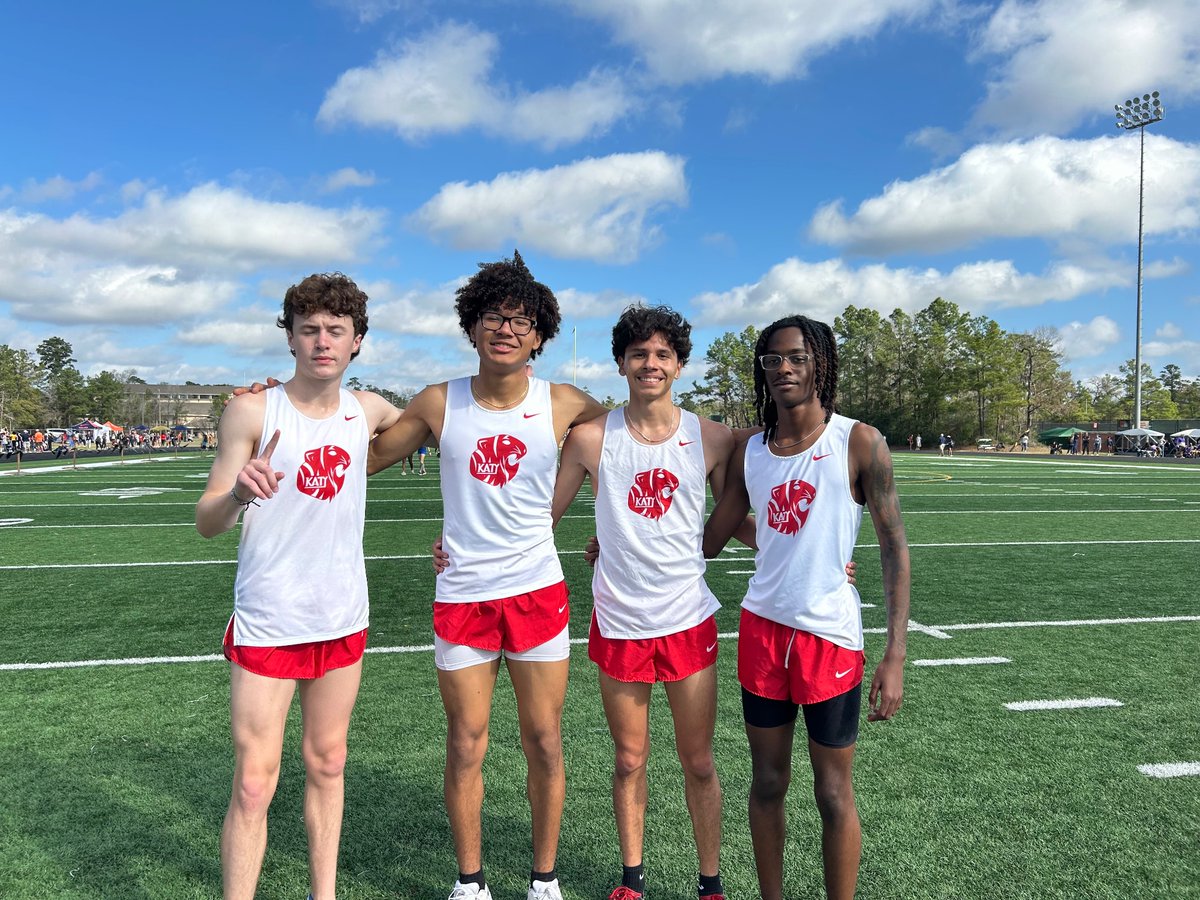 CoachBPrice's tweet photo. School Record for the DMR! https://t.co/jAs1wWEpxZ