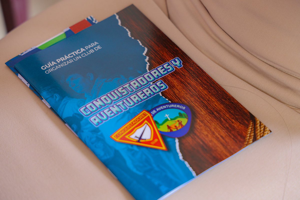 Equipados para servir 🏆📚 | En el Entrenamiento #OYIM2025, nuestros misioneros recibieron recursos esenciales para guiar y trabajar con las #NuevasGeneraciones en su caminar de fe. Gracias al Pr.José Corrales, por su valiosa enseñanza. 🙏🔥 #RID