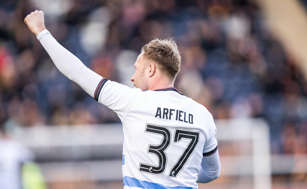 Record_Sport's tweet image. That one's for Craig Gowans 💙

📸 Scott Arfield celebrates a hattrick on his return to Falkirk🫡

The Bairns are heading back to the 🔝 of the Championship after beating Partick Thistle 5-2📈