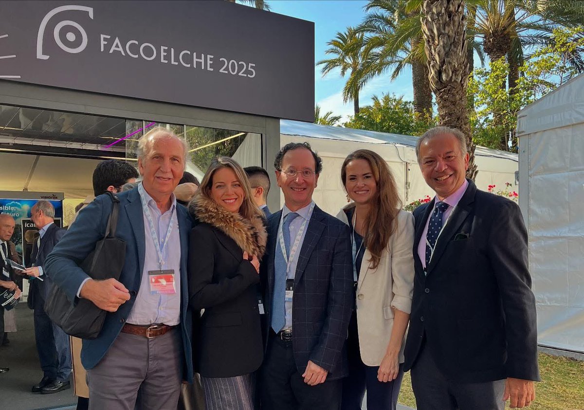 OftalmoMacarena's tweet photo. Puede influir la microbiota en la salud 👁️⁉️ La respuesta nos la da nuestra compañera @mariagessa con una magnífica ponencia sobre el tema en #FACOELCHE2025 #ElAbanico @facoelche. Os podéis imaginar que #SÍ… #MarcaMacarena👀 https://t.co/Ebcni78Kms