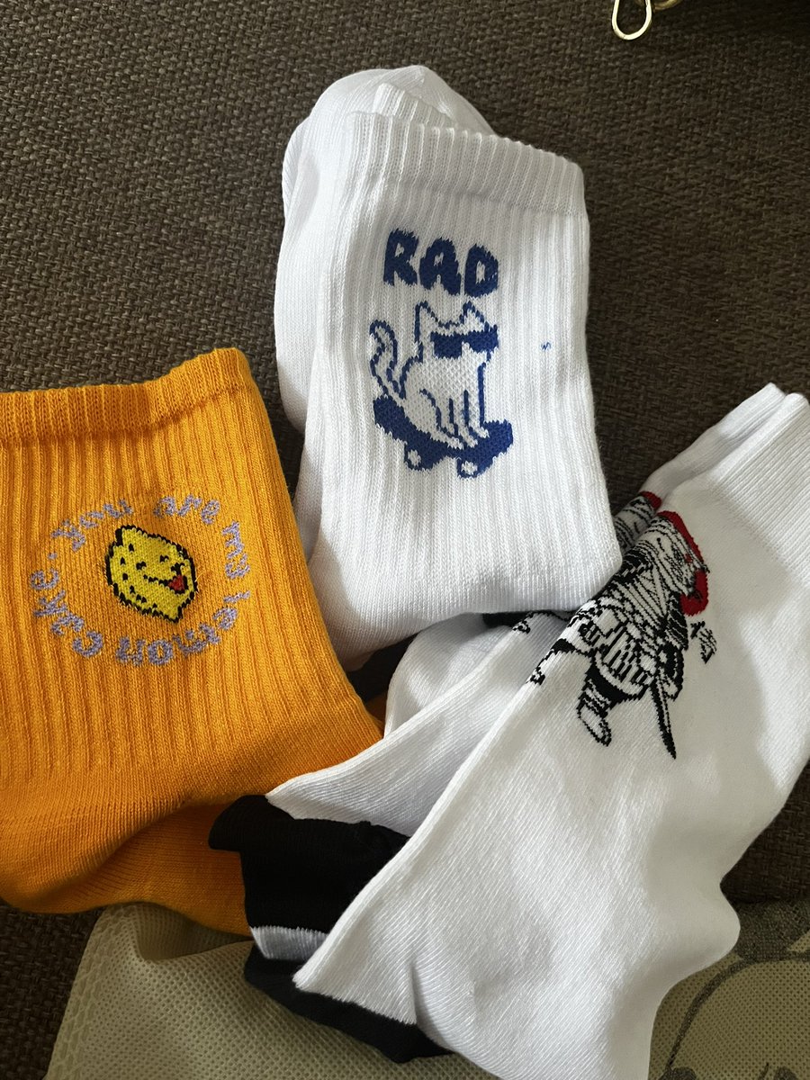 Entro a una farmacia… compro medias 😂