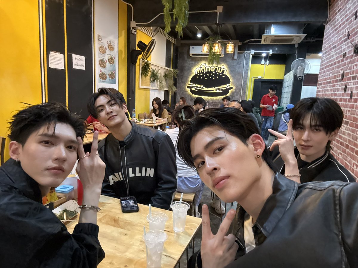 's tweet image. Jasper in บรรทัดทอง