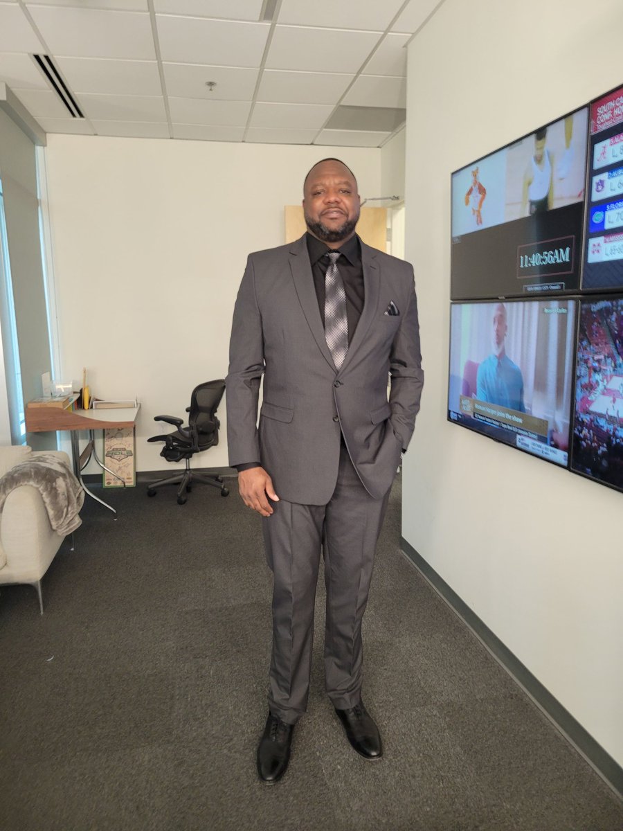 Ron Slay tweet media
