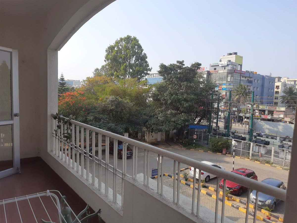 hyperaati's tweet photo. The room is spacious and comes with an attached washroom and a large balcony with ample sunlight. Non-interfering owners. No restrictions. 
Maid, cook, other utility costs split equally. 

Rent - 21.5k (excluding maintenance)
One time set-up cost - 12.2k
Security deposit - 83.3k https://t.co/cMi857KBUY
