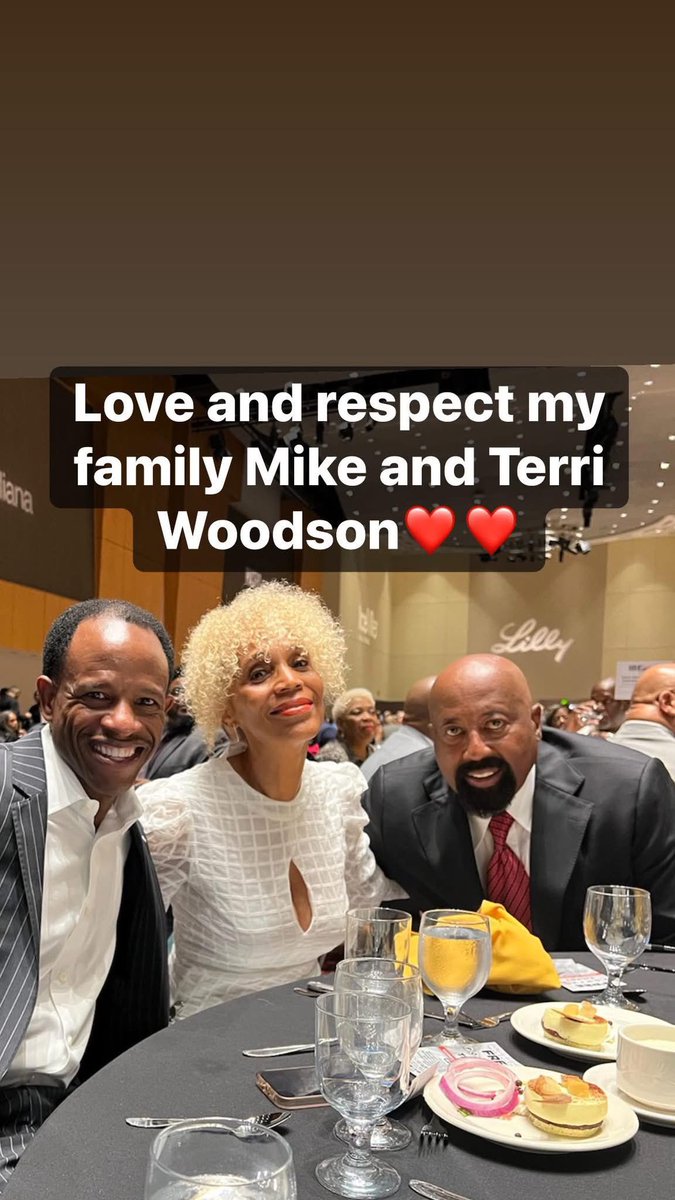ampharris's tweet photo. Love and respect to my family and big bro and great person @MikeWoodsonNBA and the Woodson family. #LoyaltyBeforeRoyalty #FOE @IndianaMBB ❤️❤️ https://t.co/D1mm4GZRYh