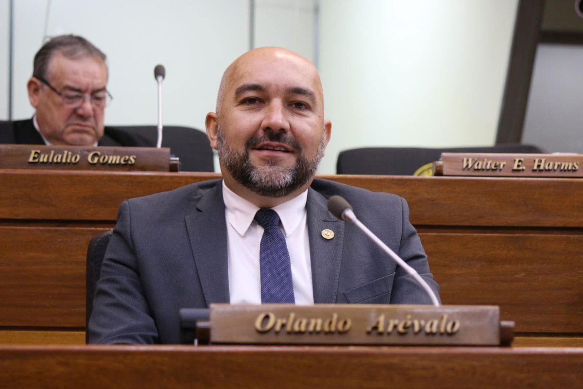 "Nadie cae del poder por sentirse débil, sino porque se cree demasiado fuerte" (Roberto L. Petit, mártir colorado). Que nadie olvide esta sentencia de un insigne republicano.