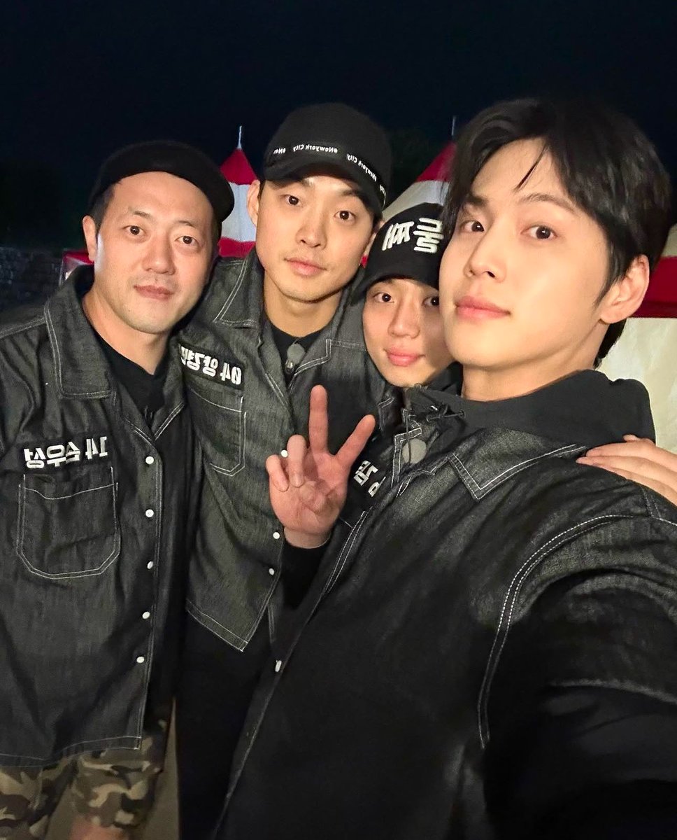 KOOKHEONTH's tweet photo. [IG] 250209

kukon_2 ’s ig: ยากแล้วก็เหนื่อยสุดๆ แต่มีความสุขมากครับ

📎: https://t.co/52lwG0ghfn

#กุกฮอน #김국헌 #국헌 #KOOKHEON https://t.co/Ykc4NCmcgX