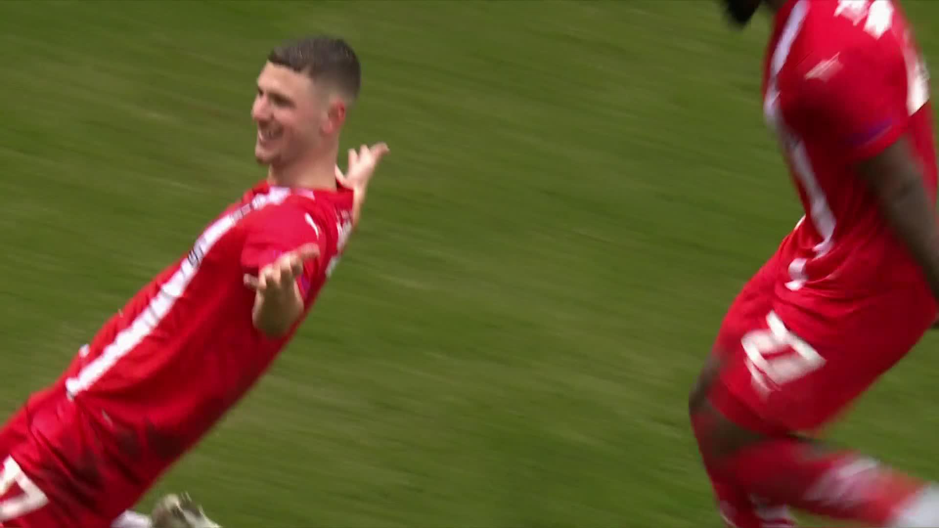 JAMIE DONLEY. THAT'S INCREDIBLE. 🤯The @SpursOfficial loanee with an incredible effort from distance that ends up in the net to give @leytonorientfc the opening goal against Manchester City 😱#EmiratesFACup
