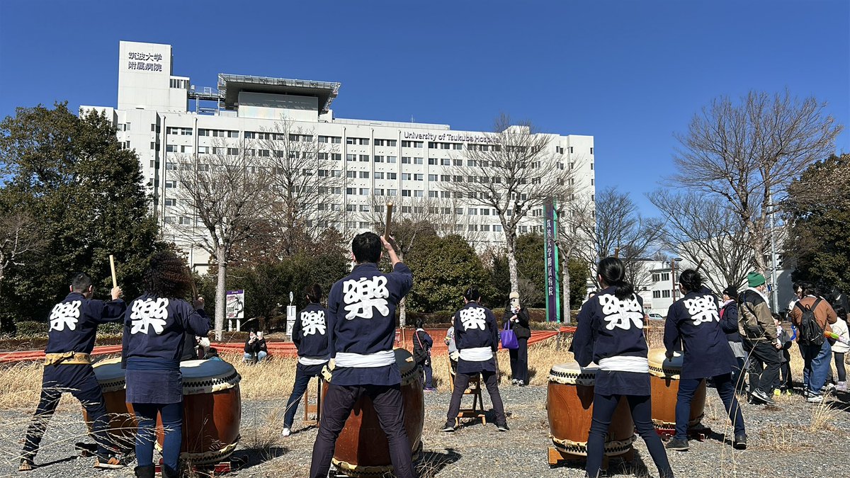hoshidakoji's tweet photo. つくば駅前の中央公園から筑波メディカルセンター前を通って筑波大学附属病院前まで歩く応援ウォークに参加しました。二の宮太鼓の演奏とシャボン玉を飛ばして病院に向かってエールを送りました。

病院の皆様へ少しでもこのエールが届いていることを願います！これからも応援していきたいと思います。 https://t.co/iLtSDF9iZo