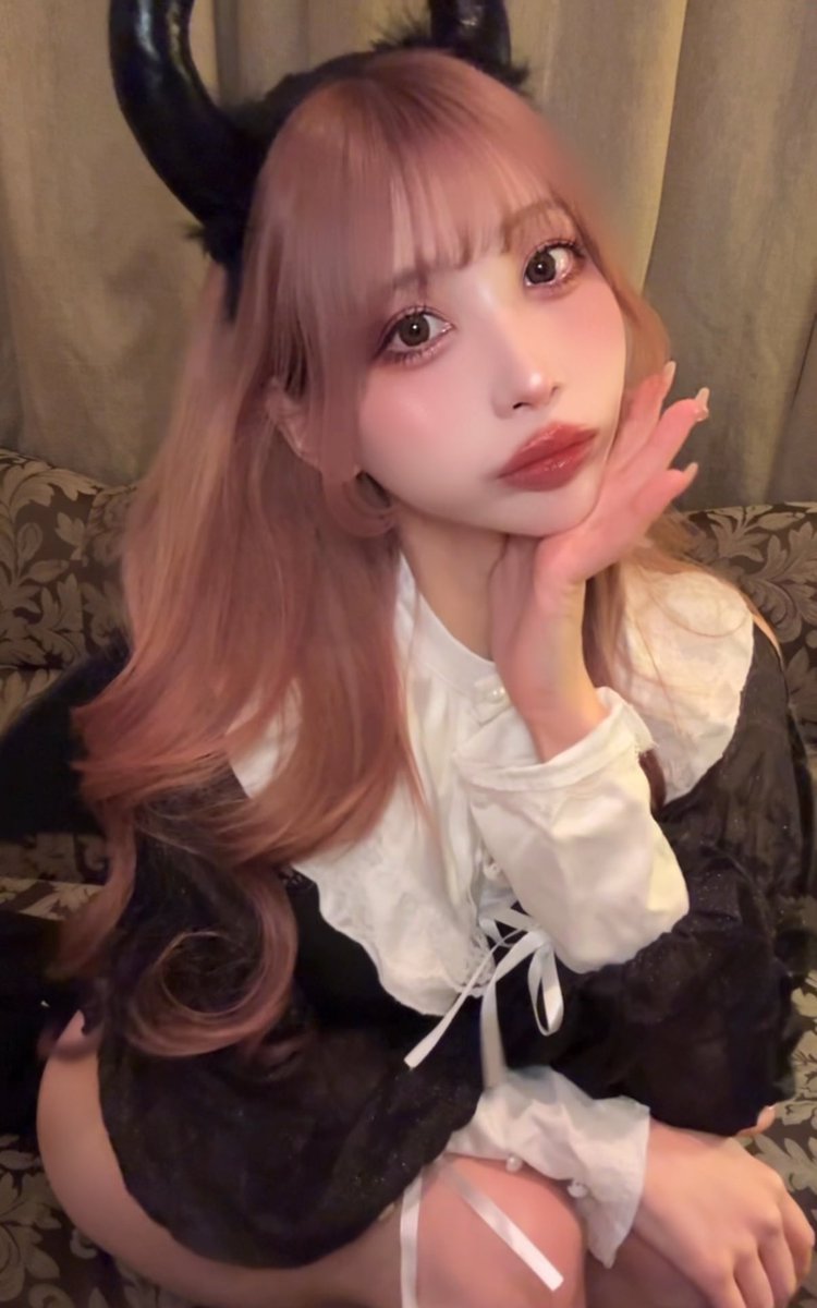 ainyan_1013's tweet photo. 男の子は胃腸弱いって言うじゃん？
性転���してからずっと不調だよ
お願い誰か温めて😈❤︎
その前にこんな格好すんなよって話。 https://t.co/F4M0t6pfi5