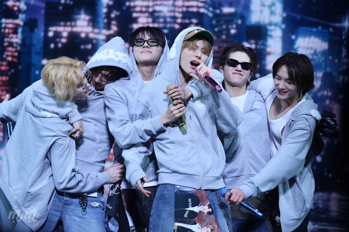 luvwhan_'s tweet photo. 콘서트 할 때마다 이런 사진 올라오는 거
너무 마음 좋다..♡ https://t.co/tqGAVPai5w