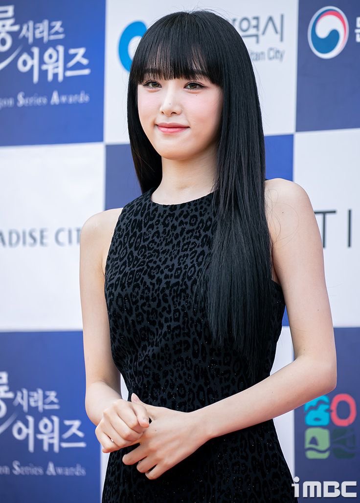 “—buat Fragarians dan juga Berryst ya.” “Pertama-tama, aku ingin bilang makasih banyak untuk Berryst yang udah mau berteman dengan baik sama aku, aku seneng banget bisa kenalan sama kalian semua. Aku juga selalu seneng saat kita interaksi entah pas event, mission, ataupun games—“