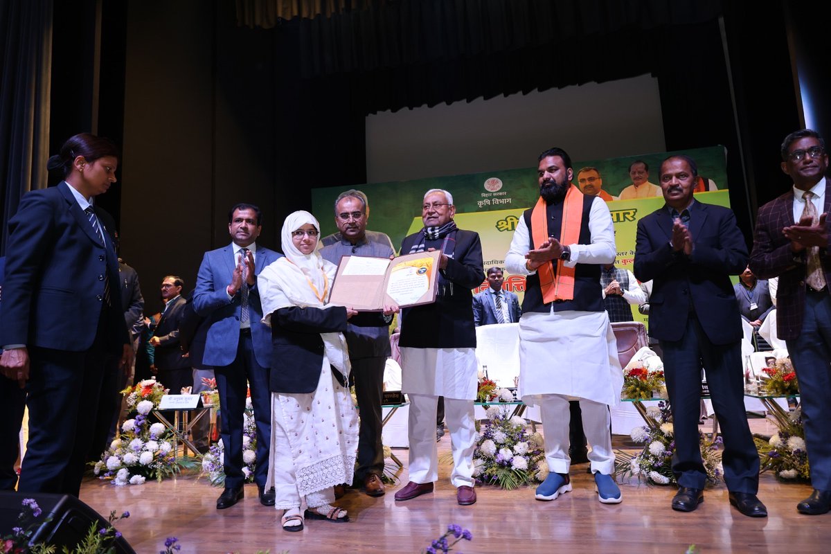 आज ऊर्जा ऑडिटोरियम में कृषि विभाग द्वारा आयोजित नियुक्ति पत्र वितरण कार्यक्रम में सम्मिलित हुआ। इस अवसर पर 154 अनुमंडल कृषि पदाधिकारियों तथा 853 प्रखंड कृषि पदाधिकारियों सहित कुल 1007 अभ्यर्थियों को नियुक्ति पत्र प्रदान किया गया। इनमें 397 महिला पदाधिकारी हैं। सभी नवनियुक्त